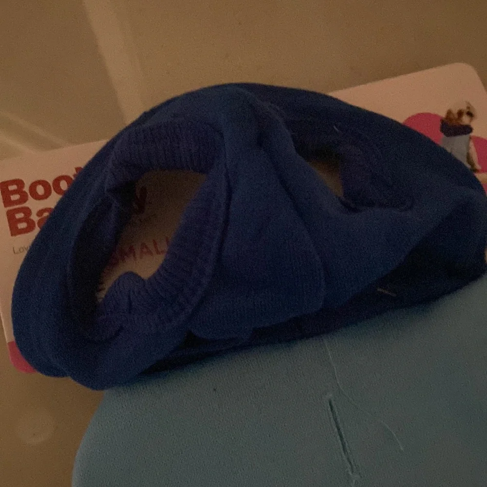 NEW Pet Hoodie Pet Apparel Boots & Barkley Fits mist Cats & small Dogs.